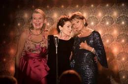 Die drei Freundinnen Helga (Jutta Speidel), Kiki (Hannelore Elsner) und Marie (Uschi Glas) er&ouml;ffnen gemeinsam ein Tanzcaf&eacute;. Dies gibt dem zerstritten Trio neue Energie und den Glauben an die Liebe zur&uuml;ck.