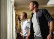 Bei einem Überfall auf ein Juweliergeschäft wird ein Wachmann, der früher einmal Polizist war, erschossen. Danny (Scott Caan, l.) und Steve (Alex O'Loughlin, r.) ermitteln Undercover, um den Täter dingfest zu machen ... Bei einem Überfall auf ein Juweliergeschäft wird ein Wachmann, der früher einmal Polizist war, erschossen. Danny (Scott Caan, l.) und Steve (Alex O'Loughlin, r.) ermitteln Undercover, um den Täter dingfest zu machen ...