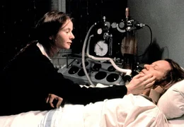 Bess (Emily Watson) liebt den gel&auml;hmten Jan (Stellan Skarsgard).