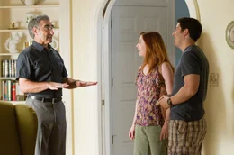 L-R: Jim's Dad (Eugene Levy), Jim Levenstein (Jason Biggs), Michelle (Alyson Hannigan)