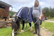 Reiten ist in der Zwillingsschwangerschaft tabu, aber die Pflege ihres Pferdes und Spazierg&auml;nge in der Natur g&ouml;nnt sich Tamara weiterhin &ndash; auch wenn sich f&uuml;r sie mittlerweile der kleinste Anstieg wie ein H&ouml;hentraining anf&uuml;hlt.
