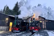 Seit dem Jahr 2000 dampfen wieder Z&uuml;ge der Pre&szlig;nitztalbahn zwischen J&ouml;hstadt und Steinbach. Etliche Leute aus dem Verein IG Pre&szlig;nitztalbahn k&uuml;mmern sich um die Loks und den Schienenverkehr.