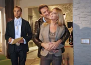 Hugo beobachtet verwundert die innige Beziehung zwischen Laura und Johannes.