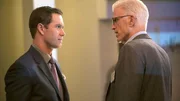 D.B. Russell (Ted Danson, r.) konfrontiert Paul Winthrop (Mark-Paul Gosselaar) mit den neuen HInweisen, die auf ihn als T&auml;ter hinweisen.