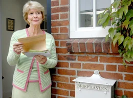 Hedi (Christiane H&ouml;rbiger) erf&auml;hrt endlich, was ihr vermeintlich wertloses Erbe eigentlich wert ist.