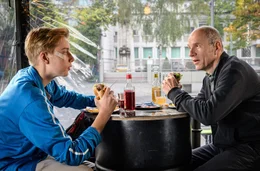 Martin (G&ouml;tz Schubert, r.) und Tom (Finn Cordes) haben ein Geheimnis.