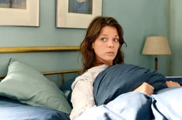 Kati (Jessica Schwarz) schl&auml;ft viel zu oft allein ein.