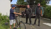 Petras Sohn Pascal besucht heute Michael und dessen Kumpel Lothar, denn die beiden haben ein Fahrrad f&uuml;r ihn. Der 23-J&auml;hrige versucht aktuell, durch Laufen &uuml;bersch&uuml;ssige Kilos loszuwerden, doch beim Radfahren f&auml;llt das vielleicht noch leichter.