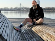 F&uuml;r Eisschwimmer Josef K&ouml;berl ist die K&auml;lte keine Grenze. Er taucht regelm&auml;&szlig;ig in die eisige Alte Donau ein.