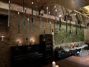 Die Krypt Bar in Wien beeindruckt mit harmonischem Interior Design und einem stimmungsvollen Ambiente.