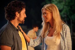 Kevin (Thomas Ian Nicholas) und Vicky (Tara Reid)