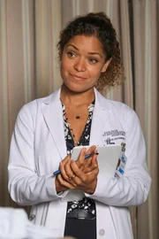 Dr. Claire Browne (Antonia Thomas)