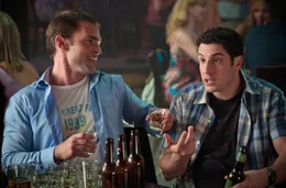 W&auml;hrend Stifler (Seann William Scott, l.) einfach nur feiern will, versucht  Jim (Jason Biggs, r.) seine Ehe ein wenig aufzupeppen ...