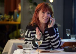 Lana (Sarah Bannier) ist begeistert von dem Beziehungsende von ihrer besten Freundin Zo&euml; und freut sich auf das gemeinsame Singledasein.