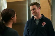 Freundschaftliches Gespr&auml;ch:Monica Raymund als Gabriela Dawson, Jesse Spencer als Matthew Casey (Copyright SRF/NBC Universal)