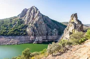 Der Nationalpark Monfrag&uuml;e in der Extremadura ist ein Paradies f&uuml;r Greifv&ouml;gel: Am&bdquo;Salto del Gitano&ldquo; lebt die gr&ouml;&szlig;te G&auml;nsegeierkolonie mit gut 350 Tieren oberhalb des Flusses Tajo.