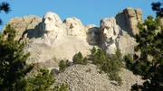 Die Granitwand des Mount Rushmore