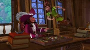 Gerade als Captain Hook kapiert hat, was man mit den Puppen machen kann, kommt Peter, um die Schatulle zu retten. Denn man kann mit den Puppen die echten Personen manipulieren. Gerade als Captain Hook kapiert hat, was man mit den Puppen machen kann, kommt Peter, um die Schatulle zu retten. Denn man kann mit den Puppen die echten Personen manipulieren.