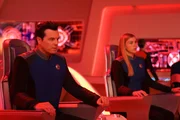 Captain Ed Mercer (Seth MacFarlane, l.); Commander Kelly Grayson (Adrianne Palicki, r.)