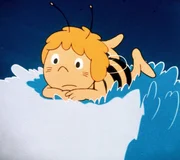 Was hat Maja plötzlich aus ihren Träumen auf dem so gemütlichen Wasserrosenblatt gerissen? Was hat Maja plötzlich aus ihren Träumen auf dem so gemütlichen Wasserrosenblatt gerissen?