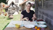 Zu Tisch Zentralserbien Milica Čvrkić backt einen Himbeerstrudel Zu Tisch Zentralserbien Milica Čvrkić backt einen Himbeerstrudel