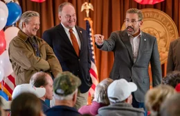 Chris Cooper (Jack Hastings), Brent Sexton (B&uuml;rgermeister Braun), Steve Carell (Gary Zimmer).