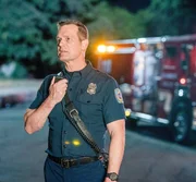 Peter Krause (Bobby Nash).