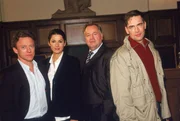 Auf einen Komapatienten wurde ein Mordanschlag ver&uuml;bt. (v.li.) Oberstaatsanwalt Kampen (Axel Pape), Staatsanw&auml;ltin Lisa Sturm (Mariella Ahrens), Kommissar Kehler (Wolfgang Bathke) und Kommissar Bonhoff (Wolfgang Krewe) nehmen die Ermittlungen auf.