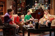 Verbringen einen Abend miteinander: Howard, Bernadette, Raj, Sheldon und Penny.