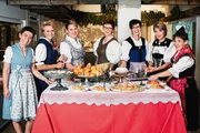 SRF bi de Lüt - Landfrauenküche Staffel 13 v.l. Flurina Candinas, Brigitte Inderbitzin, Astrid Murpf, Aurelia Joly, Manuela Achermann, Marlies Bärschi, Theres Marty SRF bi de Lüt - Landfrauenküche Staffel 13 v.l. Flurina Candinas, Brigitte Inderbitzin, Astrid Murpf, Aurelia Joly, Manuela Achermann, Marlies Bärschi, Theres Marty