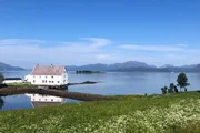 Die Vester&aring;len - Norwegens fantastische Inseln. Vester&aring;len-K&uuml;ste mit Haus