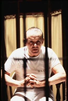 Einst ergr&uuml;ndete Dr. Lecter (Anthony Hopkins) im Dienste der Justiz die Motive von Massenm&ouml;rdern. Doch eines Tages wurde er selbst zu einem bestialischen Killer...