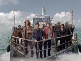 In einem lebensgef&auml;hrlichen Wettlauf gegen die Zeit m&uuml;ssen Percy Jackson (Logan Lerman, vorne M.) und seine Freunde Annabeth (Alexandra Daddario, vorne 2.v.r.) und Clarisse (Leven Rambin, vorne r.) und sein Halbbruder Tyson (Douglas Smith, vorne l.) das Goldene Vlies zur&uuml;ckerobern, um das Halbgott-Camp zu retten ...