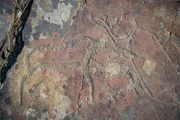 2JB2JBN Drawn figures on the stone wall. Rock painting in mountain of Altai Republic, Russia