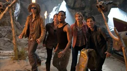 Tyson (Douglas Smith, li.), Clarisse (Leven Rambin), Grover (Brandon T. Jackson), Annabeth (Alexandra Daddario) und Percy (Logan Lerman)