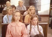 Laura (Melissa Gilbert, r.) und Mary (Melissa Sue Anderson, l.) erfahren mit Spannung von dem bevorstehenden Wettbewerb.