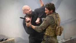 Hakim Charef (jess Liaudin, li.) im Kampf mit Jake Harris (Scott Adkins)