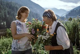 v.li.: Helene und Altb&auml;uerin Brigitte Lugger.