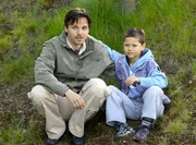 Tobias Winkler (Dominik Sembdner, re.) hat in einem Streit mitbekommen, dass Peer Zarenthin (Nils Nelleen, li.) sein Vater ist.