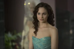Nicht nur ihre Br&uuml;der, auch Kalique (Tuppence Middleton) will die Gunst Jupiters gewinnen, denn diese ist die Erbin der Erde. Und an dieser sind alle drei K&ouml;nigskinder sehr interessiert, weil dort eine reiche Ernte an Menschenblut zu erwarten ist ...