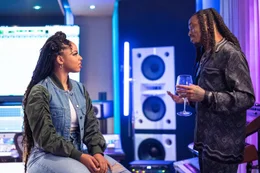 Sam (Chloe Bailey, l.); T.Y. Way (Quavo, r.)