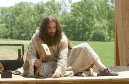 Unerm&uuml;dlich baut Evan (Steve Carell) an der Arche.