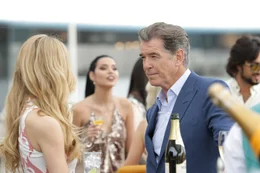 Pierce Brosnan (Richard Pace).