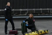 Bilden kein gutes Team: Leslie (Kauren German) und die homophobe Rafferty (Christine Evangelista) ...