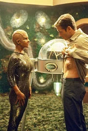 Dank telepathischer Kr&auml;fte sollen Tucker (Connor Trinneer) und Ah'Len (Julianne Christie) Nachwuchs erhalten ...