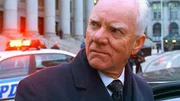 Die Macht des Medienmoguls Jonas Slaughter (Malcom McDowell) reicht weit: Nach seiner Verhaftung besticht er einen Richter und kommt wieder auf freien Fu&szlig;.