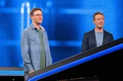 ARD GEFRAGT - GEJAGT FOLGE 777, "Radiospecial", am Freitag um 17:05 Uhr im ERSTEN. Jetzt wird aufgedreht! In zehn Ausgaben des Vorabendquiz&lsquo; &bdquo;Gefragt &ndash; Gejagt&ldquo; im Ersten treten beliebte Moderatorinnen und Moderatoren von ARD-Radiowellen gegen die &bdquo;Quiz-Elite&ldquo; an. An ihrer Seite stehen vom 10. bis 14. Juni 2024 jeweils drei H&ouml;rerinnen bzw. H&ouml;rer aus dem jeweiligen Sendegebiet. Im Bild: Moderator Alexander Bommes (r.) mit dem Kandidaten Benjamin Berger (l.).
