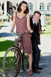 Willibald Adrian Metzger (Robert Palfrader) und Danjela Djurkovic (Dorka Gryllus).