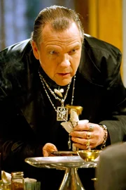 Hat Reverend Hadley Jorgensen (Meat Loaf) tatsächlich die Fähigkeit, böse Geister zu vertreiben? Hat Reverend Hadley Jorgensen (Meat Loaf) tatsächlich die Fähigkeit, böse Geister zu vertreiben?