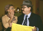 Familientreffen einmal anders: Peter Millowitsch spielt in einem R&uuml;ckblick den Vater von Nikola. Und der fragt sich: Wem geh&ouml;rt die Unterhose?